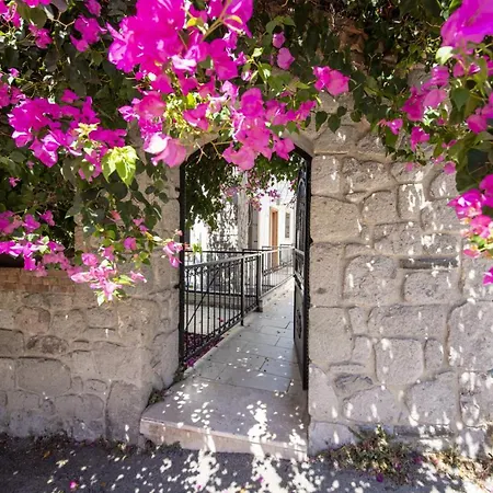 Enchanting House With Backyard In Vilă Bodrum