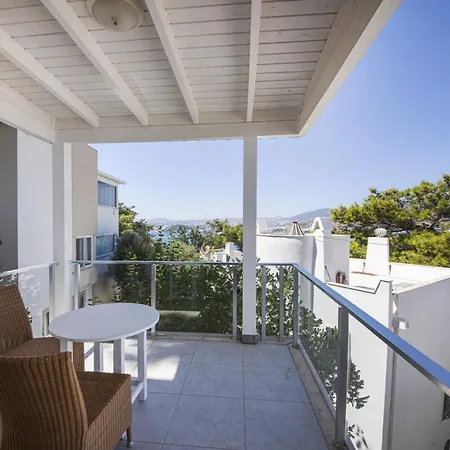 Enchanting House With Backyard In بودروم